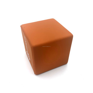 Bola de cubo antiestrés de espuma PU personalizada, juguete para apretar con logotipo impreso para un rango de edad de 5 a 7 años - Product Image 1