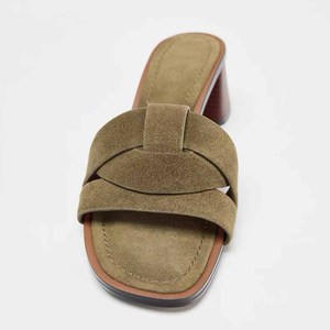 2025 estate nuovi prodotti scarpe da <span class=keywords><strong>donna</strong></span> <span class=keywords><strong>sandali</strong></span> quadrati con <span class=keywords><strong>tacco</strong></span> alto a fascia bianca spessi con <span class=keywords><strong>tacco</strong></span> <span class=keywords><strong>medio</strong></span> - Product Image 4