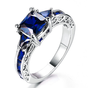 Anello elegante da donna con design scintillante intarsiato, gioielli alla moda per tutti i giorni - Product Image 1