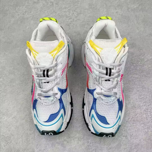 Chaussures d'hiver tendance en cuir véritable de haute qualité, de luxe, à tige haute, noires et blanches, avec clous laqués, antidérapantes, chaussures de créateur personnalisées - Product Image 1