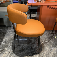 Chaise moderne en acier inoxydable et cuir, design empilable durable pour appartement, maison, bureau et espaces commerciaux à fort trafic