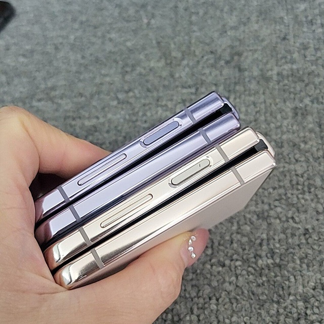 Wholesale Used Unlocked Original Z Flip4 5G Foldable Smartphone 8GB+128GB/256GB 6.7" 1080p Screen
