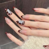 Faux ongles press-on amande moyenne faits main, bordeaux V-French, motif floral 3D translucide avec accents de strass en cristal, vente en gros