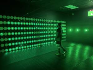 Mur interactif arène lancer cible enfants <span class=keywords><strong>jeu</strong></span> LED activer <span class=keywords><strong>salle</strong></span> <span class=keywords><strong>de</strong></span> <span class=keywords><strong>jeu</strong></span> fournisseur pour enfants adultes chambre arène - Product Image 3