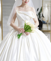 Vestido de Novia Clásico sin Tirantes, Estilo Princesa, en Satén Color Marfil, con Cola Catedral, Velo, Petticoat y Guantes Incluidos
