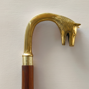 Bastón de madera de lujo con mango de metal chapado en oro Proveedor mayorista - Product Image 1