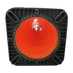 Grand triangle en PVC de 900 mm pour la sécurité routière avec base - Product Image 2