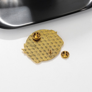 Badge Souvenir Bataille de la Mer de Brise – Ne Prenons <span class=keywords><strong>Jamais</strong></span> pour Grande Vainqueur la Seule et Aisée Angleuse de la Terre – Épinglette en Émail 3D Gaufrée Motif Fleur de Coquelicot et Avion de Chasse - Product Image 6