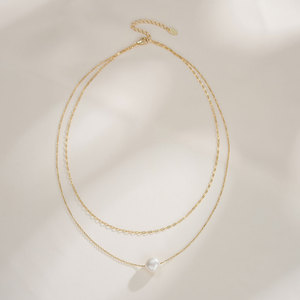 Collana con Pendente a Forma Barocca di Perla Mabe d'Acqua Dolce Bianca GPN72, in Argento Sterling 925 Placcato Oro 14K - Product Image 1