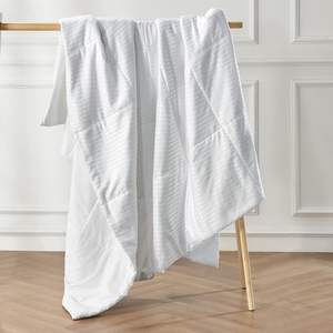 ผ้านวมระบายความร้อนลายทาง150 GSM โพลีเอสเตอร์ที่เติมเต็มความเย็นที่มีน้ำหนักเบาสำหรับใช้ในโรงแรมทางเลือกผ้าห่มนวมสำหรับฤดูร้อน - Product Image 1