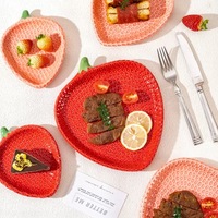 Plato de Cerámica Reutilizable Ecológico con Diseño Moderno de Fresa en Rojo y Rosa, Disponible en Diferentes Tamaños