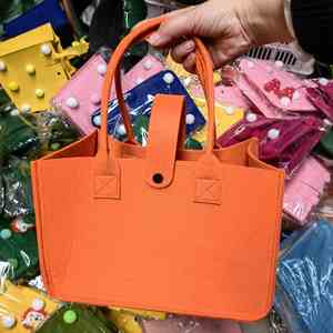 Sac fourre-tout en feutre avec design polyvalent, personnalisation du logo, petites commandes pour les marchés européen et américain - Product Image 4