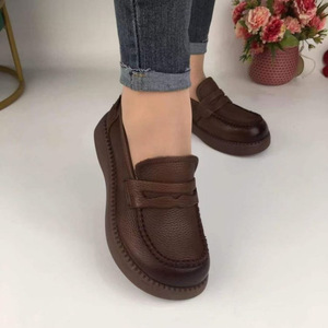 2025 primavera nuevos mocasines Retro para mujer zuecos de cuero genuino mulas suela gruesa antideslizante Suela blanda versátil para madre - Product Image 3