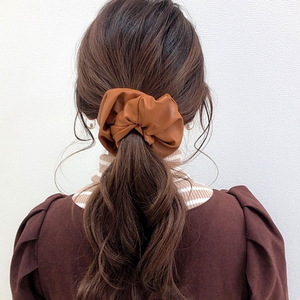 Coletero de cuero elegante y suave color té con leche, estilo minimalista coreano, accesorio para el cabello francés de moda en Instagram. - Product Image 1