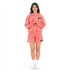 Ensemble 2 pièces décontracté en molleton de coton pour femme : sweat à capuche et short tie-dye rose corail délavé avec strass - Product Image 1