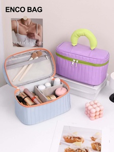 Trousse de Toilette Matelassée en Textile Rayée Violette avec Fermeture Éclair, Capacité Moyenne, Organisateur de Maquillage de Voyage, Vente en Gros - Product Image 6