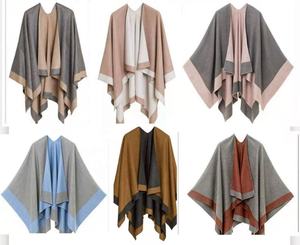 <span class=keywords><strong>Scialle</strong></span> Pashmina Trendy in Viscosa e Cashmere <span class=keywords><strong>con</strong></span> <span class=keywords><strong>Maniche</strong></span> a Pipistrello - Product Image 1