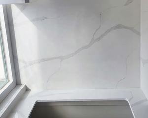 แผ่นควอตซ์สีขาวสไตล์อิตาลีสำหรับเคาน์เตอร์ครัวโต๊ะเครื่องแป้งกระเบื้องควอทซ์สีขาวขนาด3200x1600x20มม. - Product Image 5