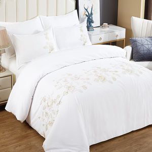 刺绣床上用品套装来样定做厂家批发100% 超细纤维白色刺绣羽绒被套床上用品带酒店水疗枕套 - Product Image 1