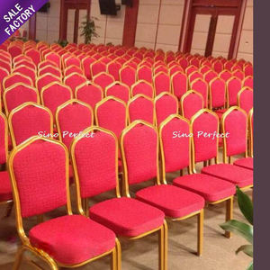 أثاث تجاري كرسي زفاف للحفلات والمناسبات والفنادق مخصص من القماش الأحمر الفاخر بإطار ذهبي - Product Image 1