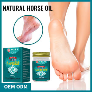 Crème réparatrice à l'huile de cheval et aux herbes avec vitamine E pour les mains et les pieds, réparation des gelsures, de la sécheresse et des fissures, hydratant pour tous les types de peau - Product Image 2