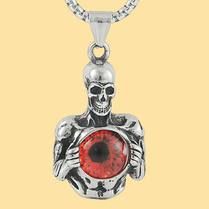Pendentif squelette avec incrustation d'œil rouge, ton argenté, en acier inoxydable, breloque à thème pour homme 19006 - Product Image 1