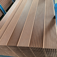 Papan Dek WPC Luar Ruangan Co-extruded Interlocking Dual Lock Solid Tahan Air Anti Jamur Anti Korosi Anti Selip Modern