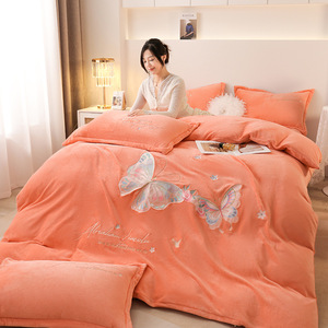 Housse de couette rembourrée en velours de lait doux et <span class=keywords><strong>brillant</strong></span>, broderie de quatre pièces, housse de couette en velours d'hiver, ensemble de literie de quatre pièces - Product Image 2