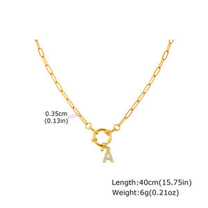 Collana con iniziale personalizzata in acciaio inossidabile placcato <span class=keywords><strong>oro</strong></span> 18 carati per donna, catena a maglia paperclip impermeabile. - Product Image 2