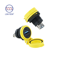 Conector USB 3.0 Hembra Impermeable para Montaje en Panel Frontal con Tapa para Equipos de Exterior