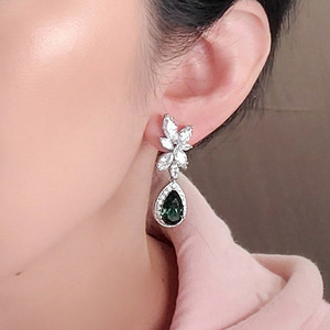 Pendientes colgantes de flores chapados en plata con circonita verde y cristal en forma de lágrima para mujer, estilo romántico de boda - Product Image 5