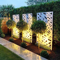 Paravents de jardin modernes en composite bois-plastique (WPC) découpés au laser, imperméables et personnalisables pour la décoration intérieure/extérieure