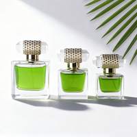 Bouteilles de parfum en verre transparent carré de luxe de 30ml 50ml 100ml avec pulvérisateur de pompe de brouillard de bouchon d'or acrylique