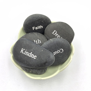 Grabados personalizados en piedra mate negra con texto personalizado, forma ovalada, no tóxicos, para decoración o regalo, juego de 16. - Product Image 3