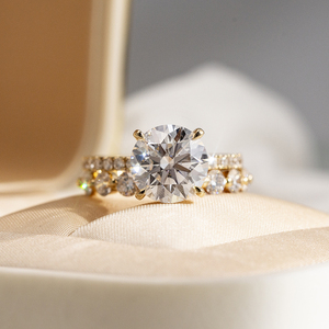 Bague de fiançailles et de mariage personnalisée MSR-1675 en or 18 carats D VVS1 avec diamant de laboratoire rond de 3 carats - Product Image 1