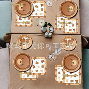 ชุดจานชามกระดาษลายหมียูค สำหรับงานเลี้ยงเด็ก ธีมสีน้ำตาล พร้อมผ้าเช็ดปากและช้อนส้อม - Product Image 2