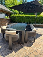 Table à manger moderne de luxe en aluminium pour l'extérieur Mobilier rond en aluminium et bois Ensemble table à manger de jardin imperméable avec chaises