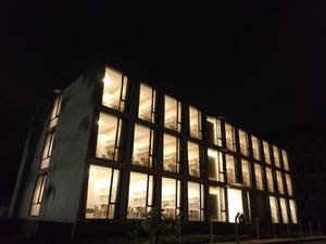 Solution <span class=keywords><strong>de</strong></span> <span class=keywords><strong>logement</strong></span> multi-unités <span class=keywords><strong>en</strong></span> conteneurs à 3 étages avec système <span class=keywords><strong>de</strong></span> balcon pour Airbnb <span class=keywords><strong>en</strong></span> bord <span class=keywords><strong>de</strong></span> mer ou dortoir pour le personnel - Product Image 1