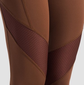 Leggings de yoga taille haute pleine longueur, couleur unie, avec empiècements en maille, en Spandex et Polyester, extensibles dans les quatre sens, taille élastique, surpiqûres contrastées - Product Image 4