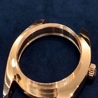 Uhrengehäuse aus 18K Gold, eine Strahlende Mischung aus Luxus und Präzision