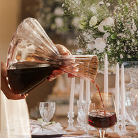 Vente en gros de carafe à vin rotative en cristal soufflé à la main personnalisée carafe à vin 1000ml avec plateau en bois pour fête à la maison
