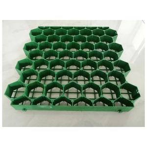 Grille de gravier en <span class=keywords><strong>nid</strong></span> <span class=keywords><strong>d</strong></span>'<span class=keywords><strong>abeille</strong></span> en plastique de conception moderne de marque célèbre 50*50 cm <span class=keywords><strong>avec</strong></span> le géotextile non tissé pour des sentiers de jardin de stationnement de pente - Product Image 1