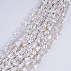 Perles de bouton d'eau douce naturelles blanches baroques triangulaires de 10 à 13 mm, perles en vrac roses, accessoires de bijoux DIY, vente en gros à Zhuji - Product Image 2