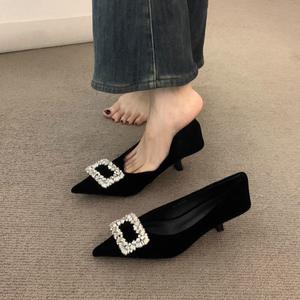 Chaussures pour femmes en velours rouge à talon aiguille haut de gamme françaises, antidérapantes, confortables, style printemps-automne 2025, bout pointu, pour les trajets quotidiens - Product Image 4