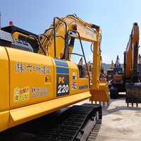 Tersedia Excavator Bekas Komatsu PC220 Medium Digger dengan Kondisi Kerja Stabil