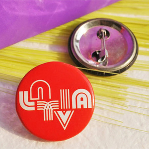 Pin de Solapa con Diseño de Lápiz Labial de Lujo, Inspirado en Botones, con Estampado de Labios Rojos, para Uso Diario, Fiestas y Atuendos Casuales, Regalo para Damas - Product Image 3
