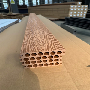 Plancher en WPC pour extérieur à grain de bois parfait, revêtement de sol en WPC gaufré, plancher composite de 140 mm, panneau en bois brossé pour jardin - Product Image 1