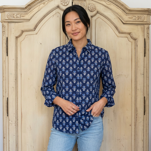 Camisa de Chifón para Mujer, Estilo Occidental Informal, Holgada, Color Índigo Oscuro, Estampado Floral, Cuello Mandarín, Manga Larga, Logotipo Bordado en la Espalda - Product Image 2