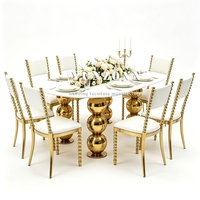 Table de banquet ovale de luxe pour hôtel, avec plateau en marbre blanc et pieds en acier inoxydable doré, idéale pour les mariages et événements.