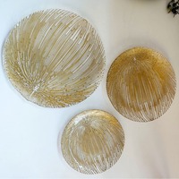 Ensemble de plaques de verre de 13 pouces de forme ronde de luxe en perles dorées pour la décoration de table d'événement de mariage
